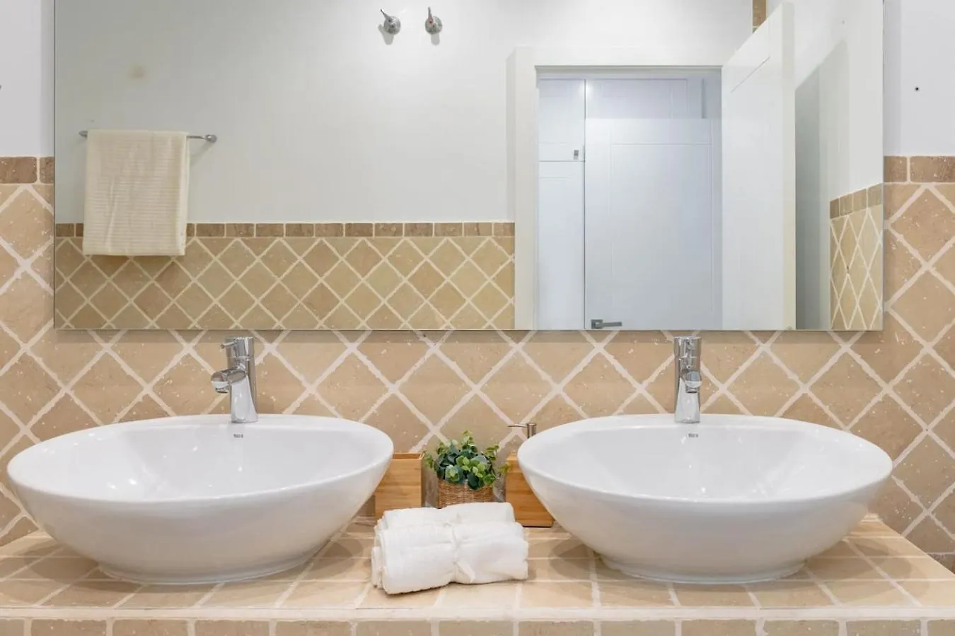 Apt. With Nice Terrace And Sea Views Estepona