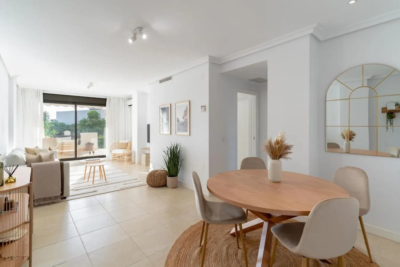 Apt. With Nice Terrace And Sea Views Estepona